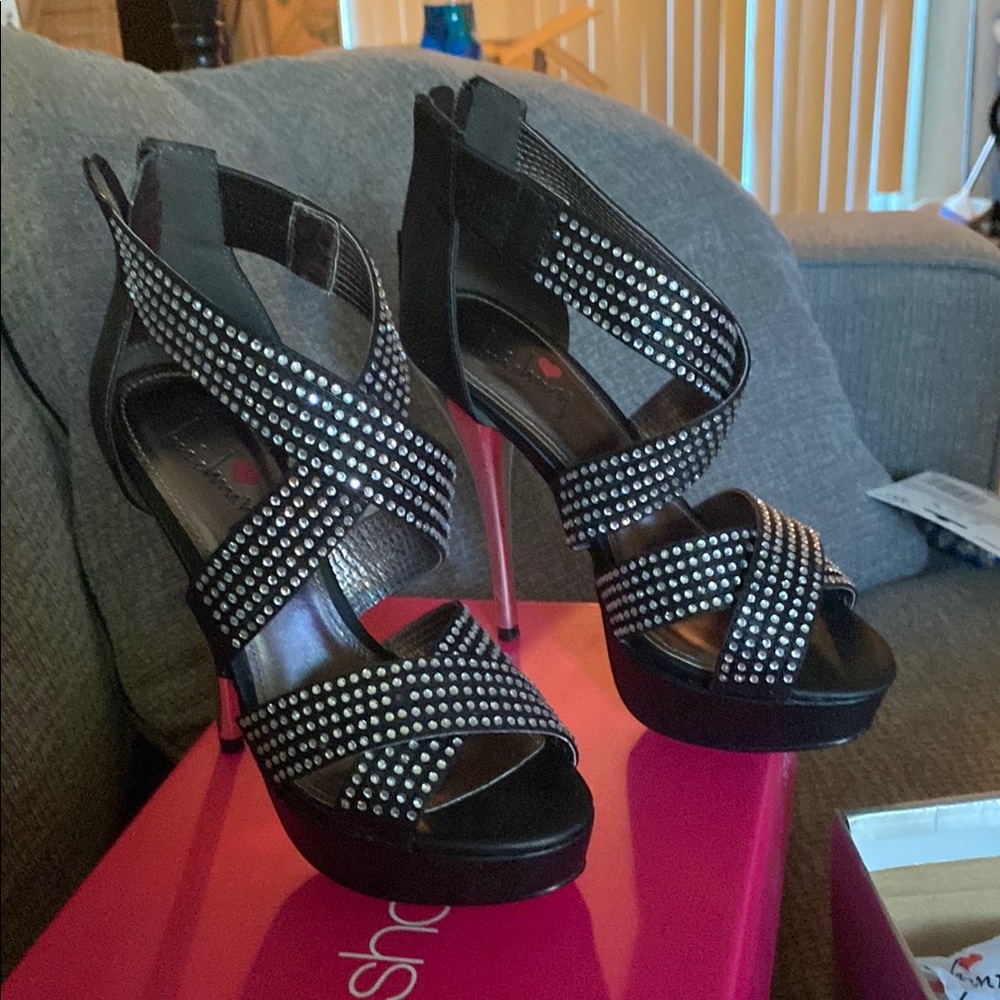 Shoe Dazzle Black and Silver Strappy Heels